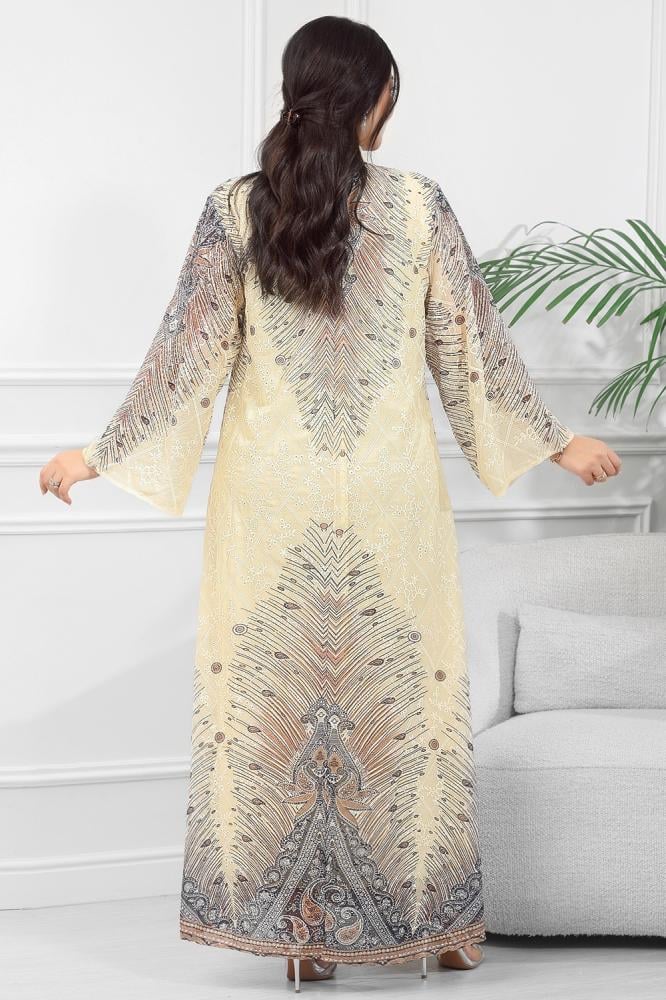 جلابية بتفاصيل كريستال وأكمام واسعة