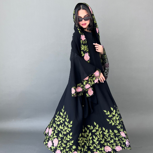 عباية انترنت بتطريز ملون من الأسفل مع كم فرنسي تل مطرز