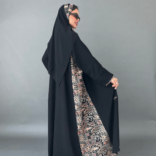 عباية كريب ملكي مطرزة بزخارف على كامل الجانبين