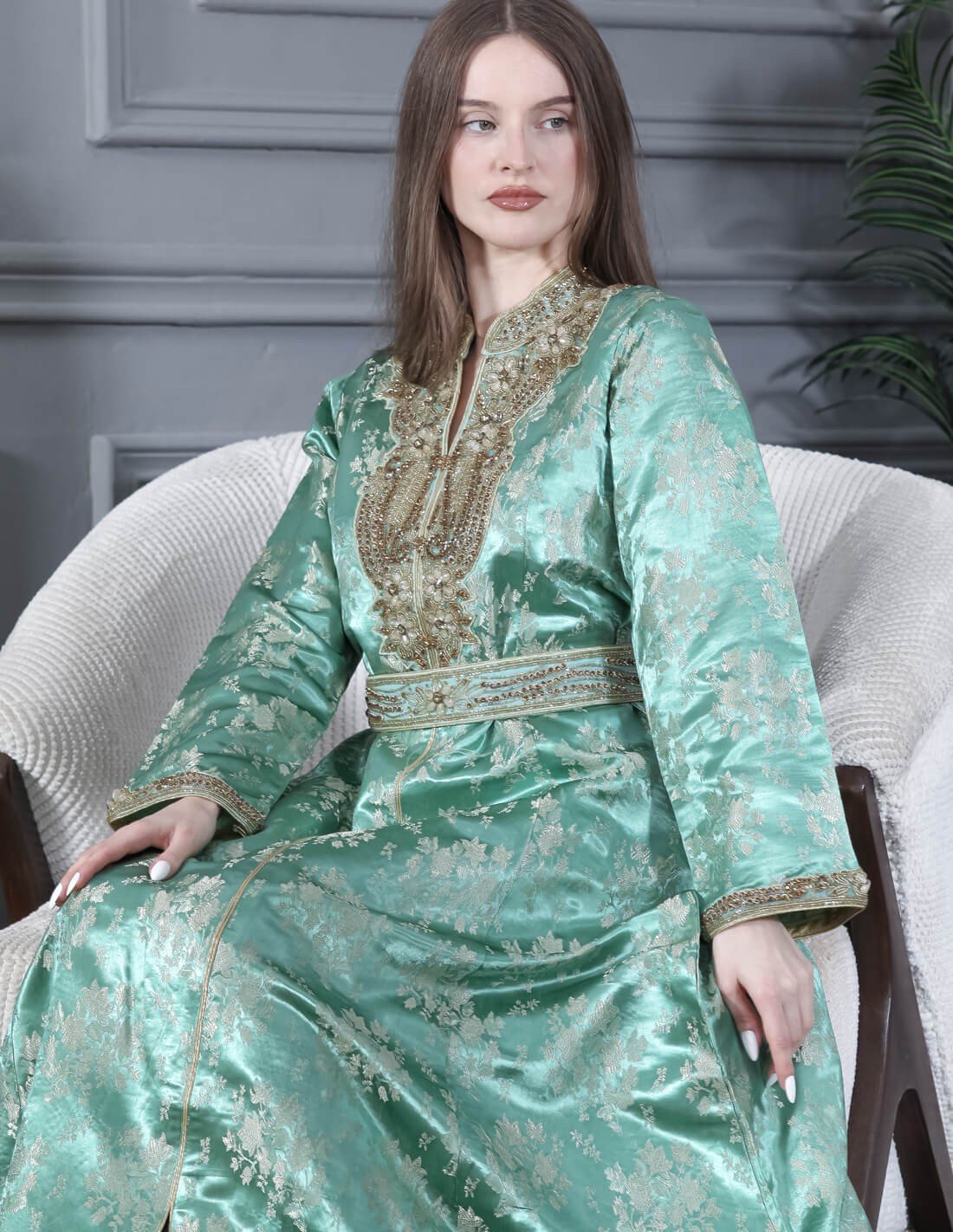 جلابية فاخرة بأكمام طويلة بتطريز فصوص جميل