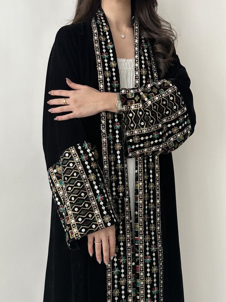 عباية مخمل مع تطريزاسود نص كلوش - 1102