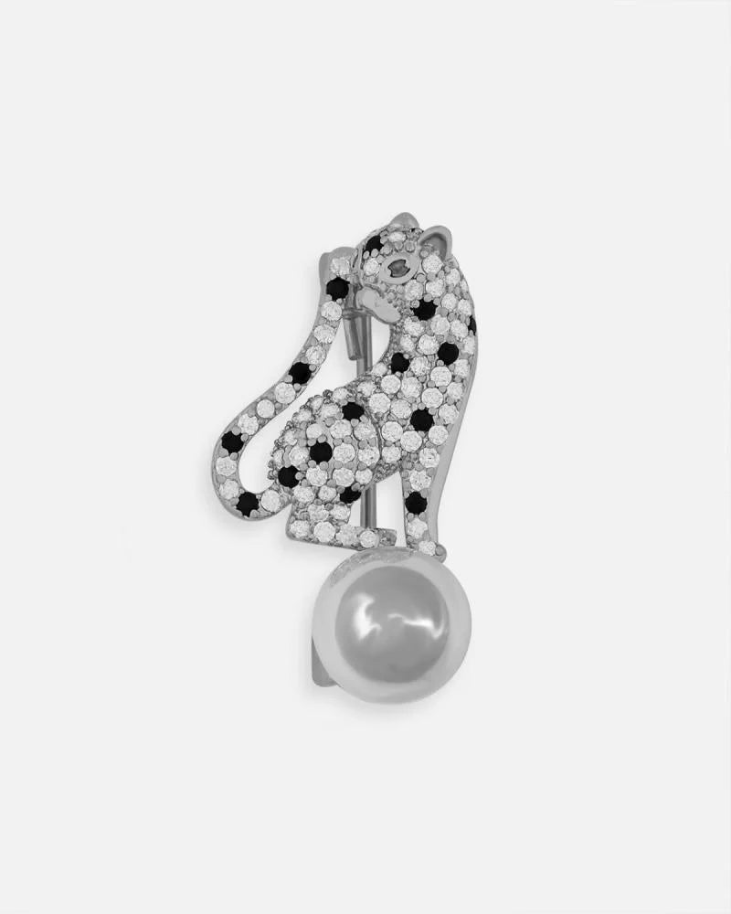 بروش نسائي بلون فضي بتصميم فاخر