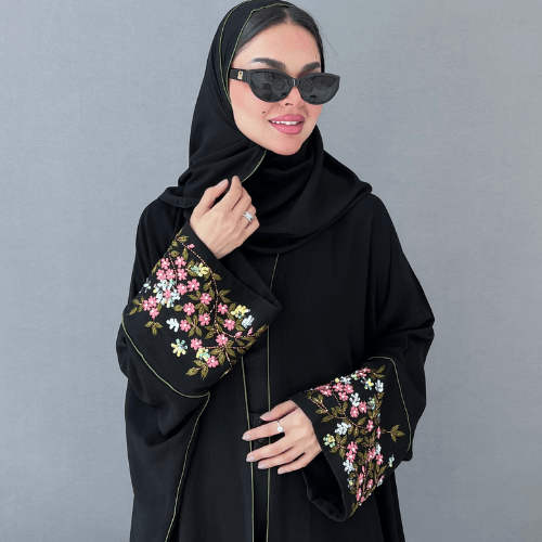 عباية بشت سوداء بتحديد زيتي وأكمام شك يدوي راقي