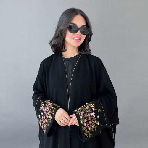 عباية بشت سوداء بتحديد زيتي وأكمام شك يدوي راقي