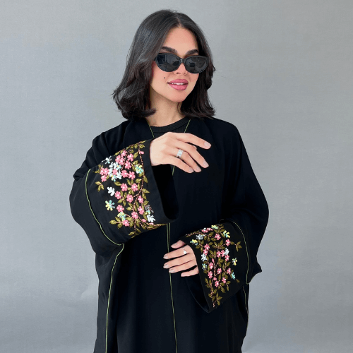 عباية بشت سوداء بتحديد زيتي وأكمام شك يدوي راقي