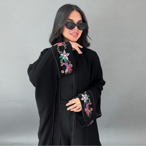 عباية بشت سوداء بتحديد موف وأكمام شك يدوي راقي