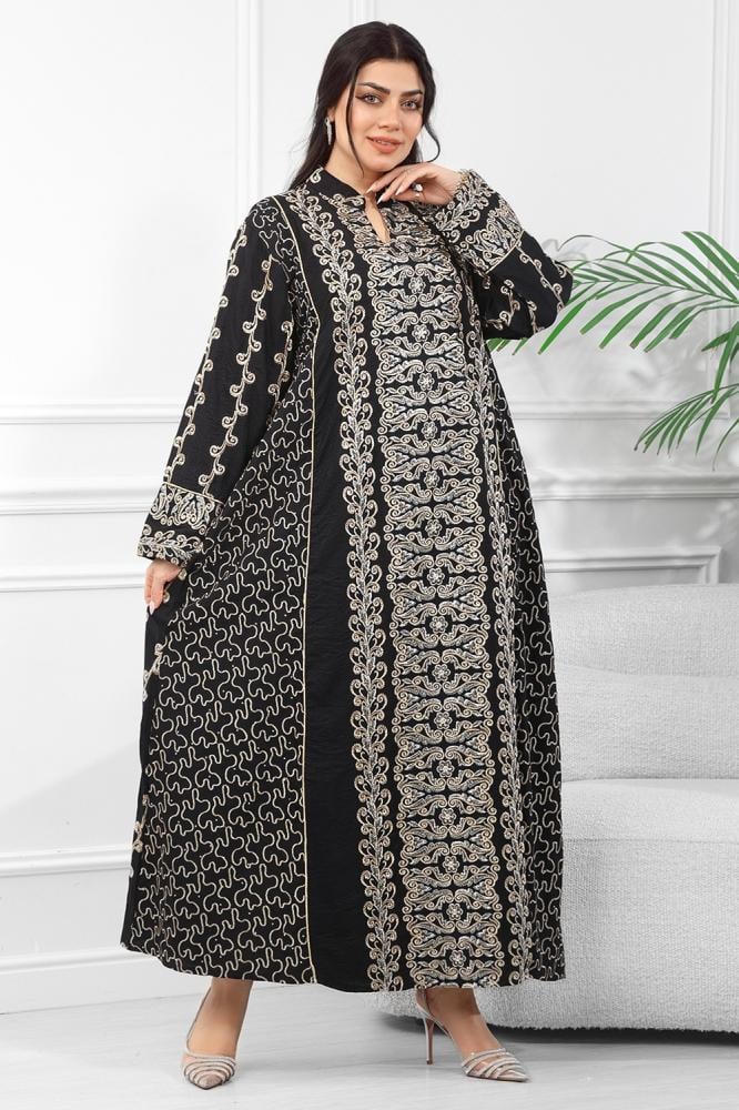 جلابية مُطرّزة بتفاصيل بارزة وتطريز كامل