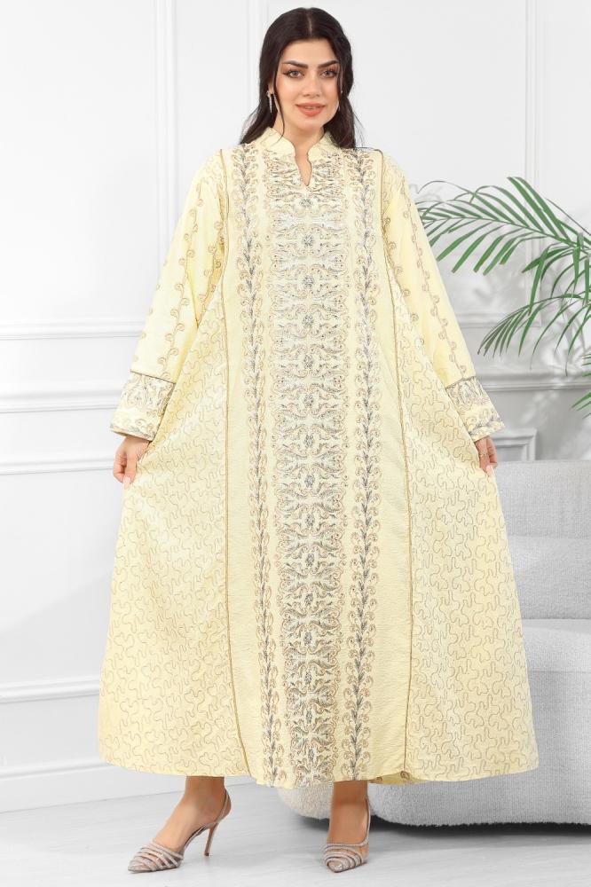 جلابية مُطرّزة بتفاصيل بارزة وتطريز كامل بيج