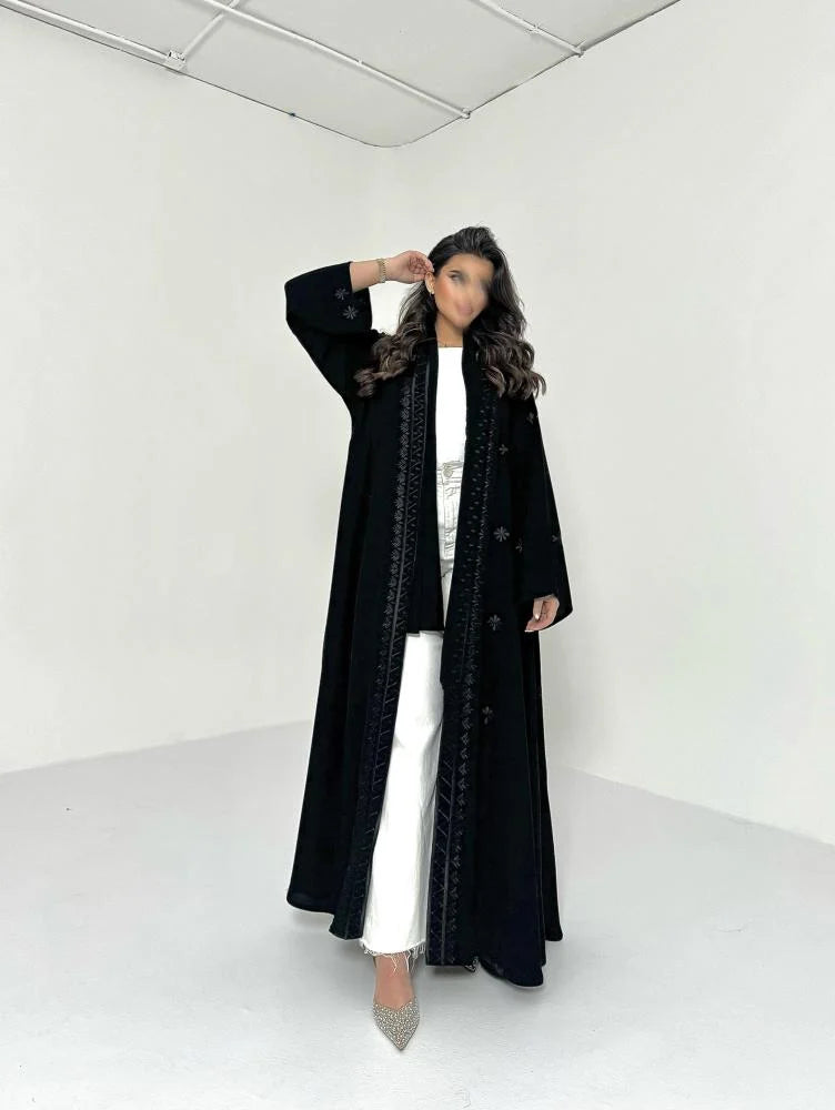 عباية كريب اسود مطرز أسود قصة كلوش