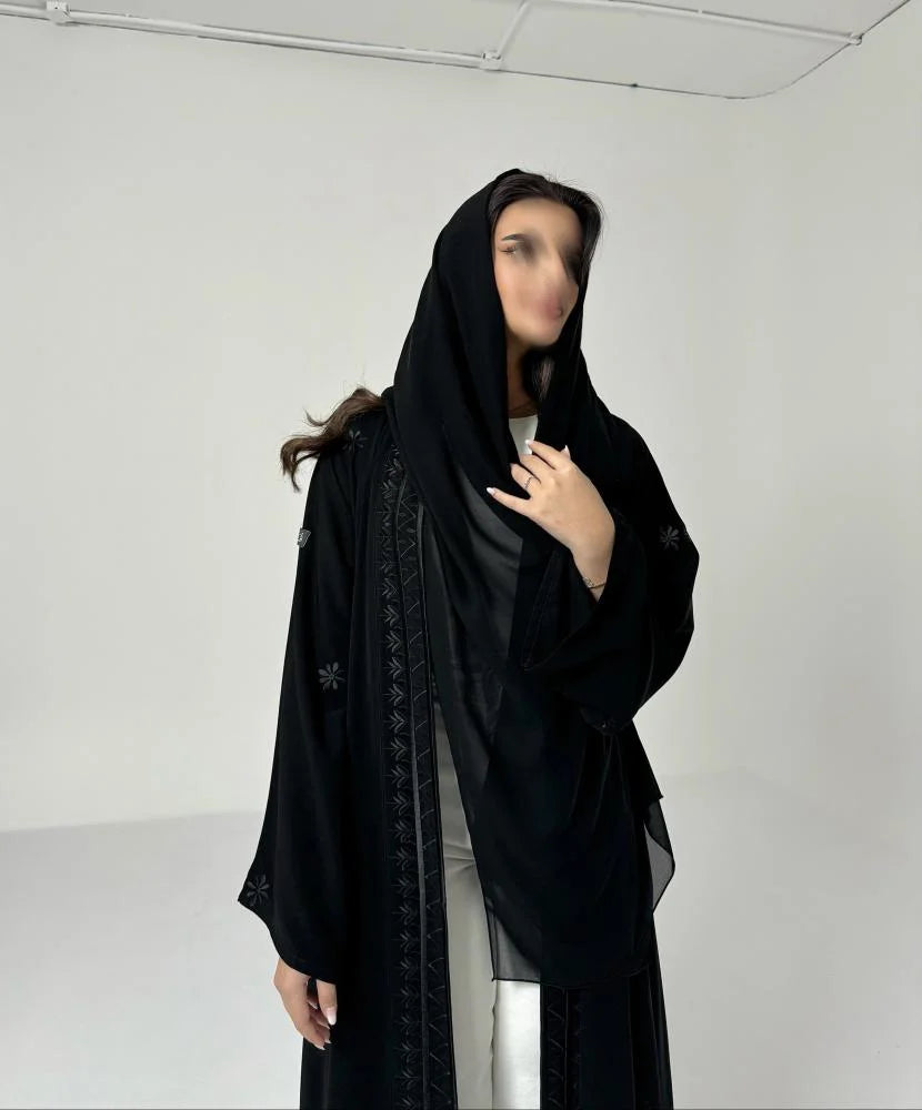 عباية كريب اسود مطرز أسود قصة كلوش