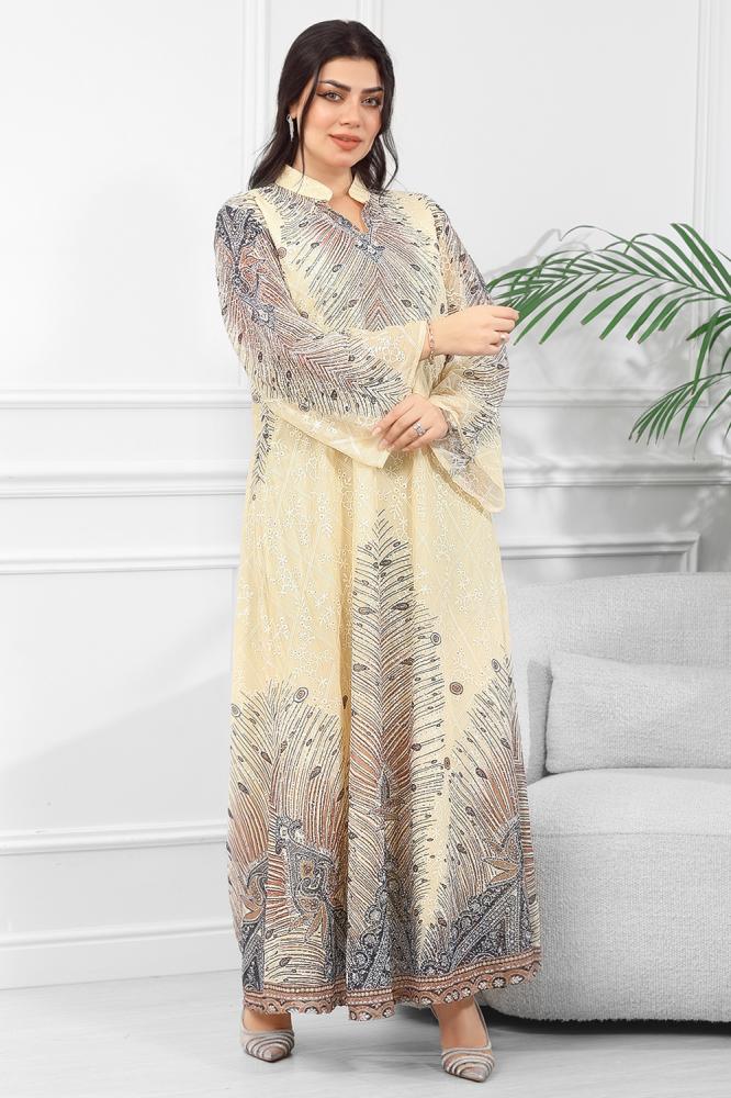 جلابية بتفاصيل كريستال وأكمام واسعة