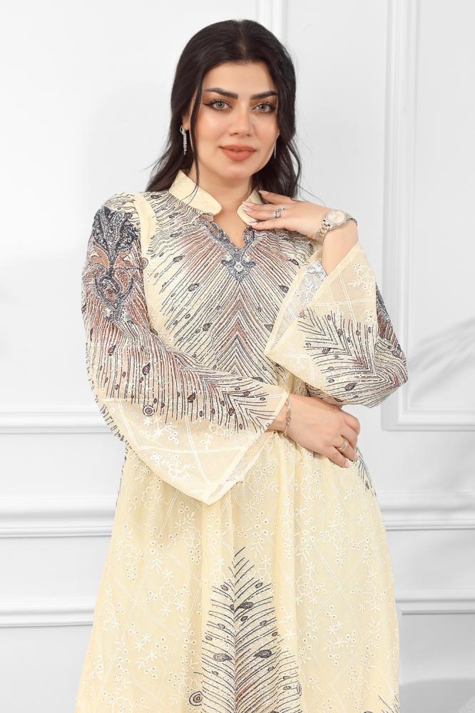 جلابية بتفاصيل كريستال وأكمام واسعة