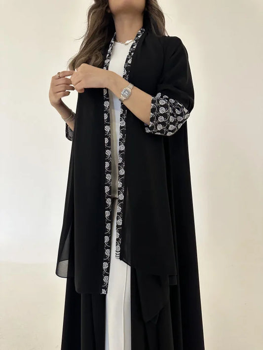 عباية كريب مع أكمام لنن مطرز