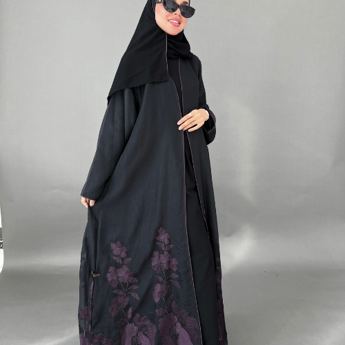 عباية كريب فاخر بتطريز موف أنيق من الأسفل