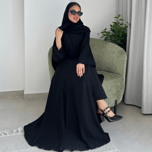 عباية كلوش مزينة باللؤلؤ الأسود على كامل العباية