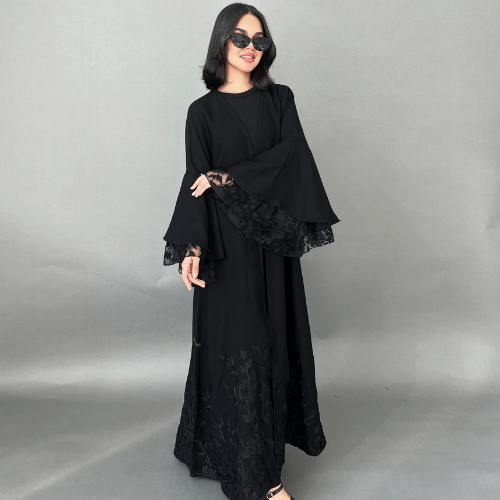 عباية انترنت بتطريز أسود من الأسفل مع كم فرنسي تل مطرز