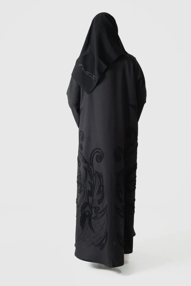 عباية من قماش الكريب مطرزة يدوي M5524