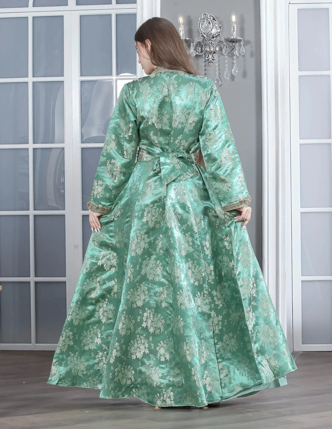 جلابية فاخرة بأكمام طويلة بتطريز فصوص جميل