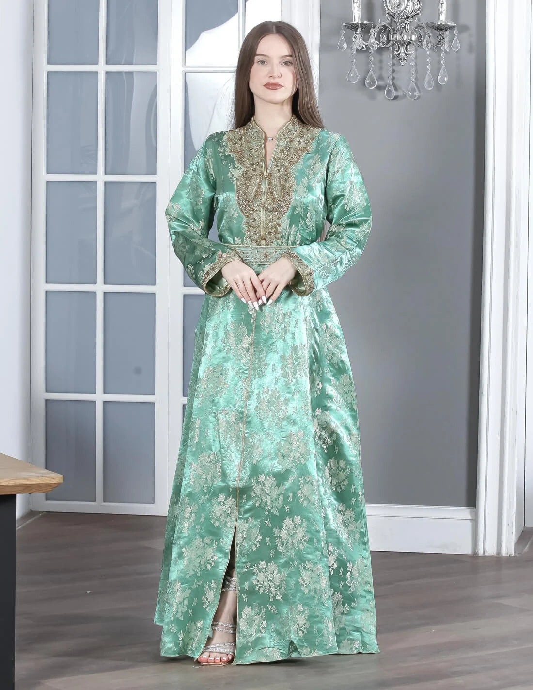 جلابية فاخرة بأكمام طويلة بتطريز فصوص جميل