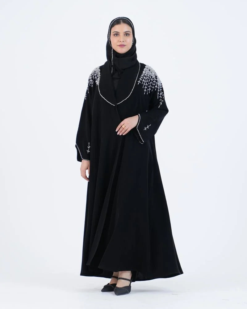 عباية ملكي نص كلوش بتصميم لف مزينة بشك أبيض على الياقة والكتف - أسود