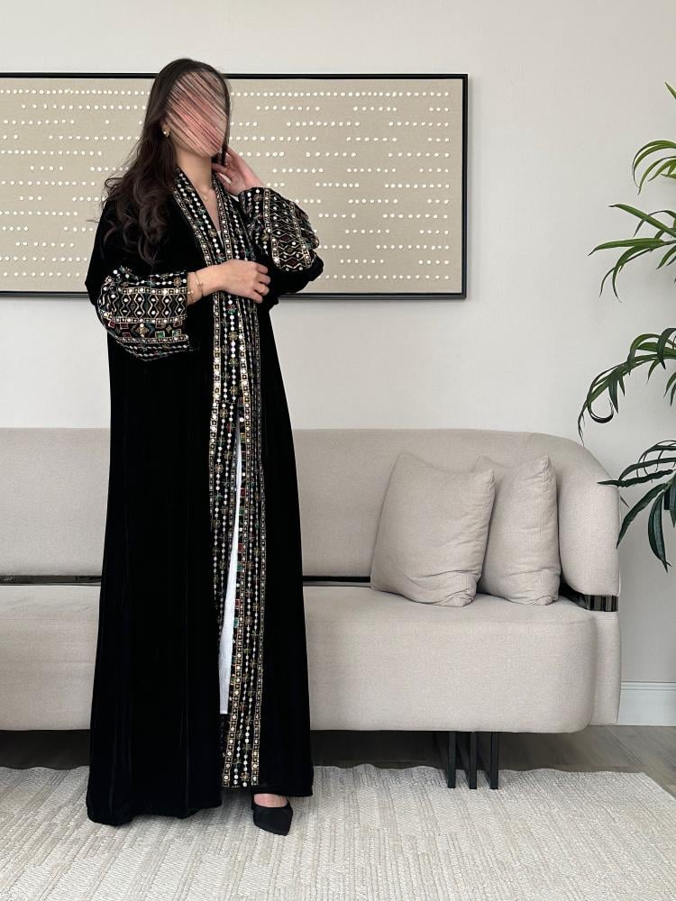 عباية مخمل مع تطريزاسود نص كلوش - 1102