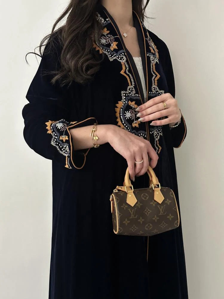 عباية مخمل مع شك يدوي كحلي نص كلوش - 1101