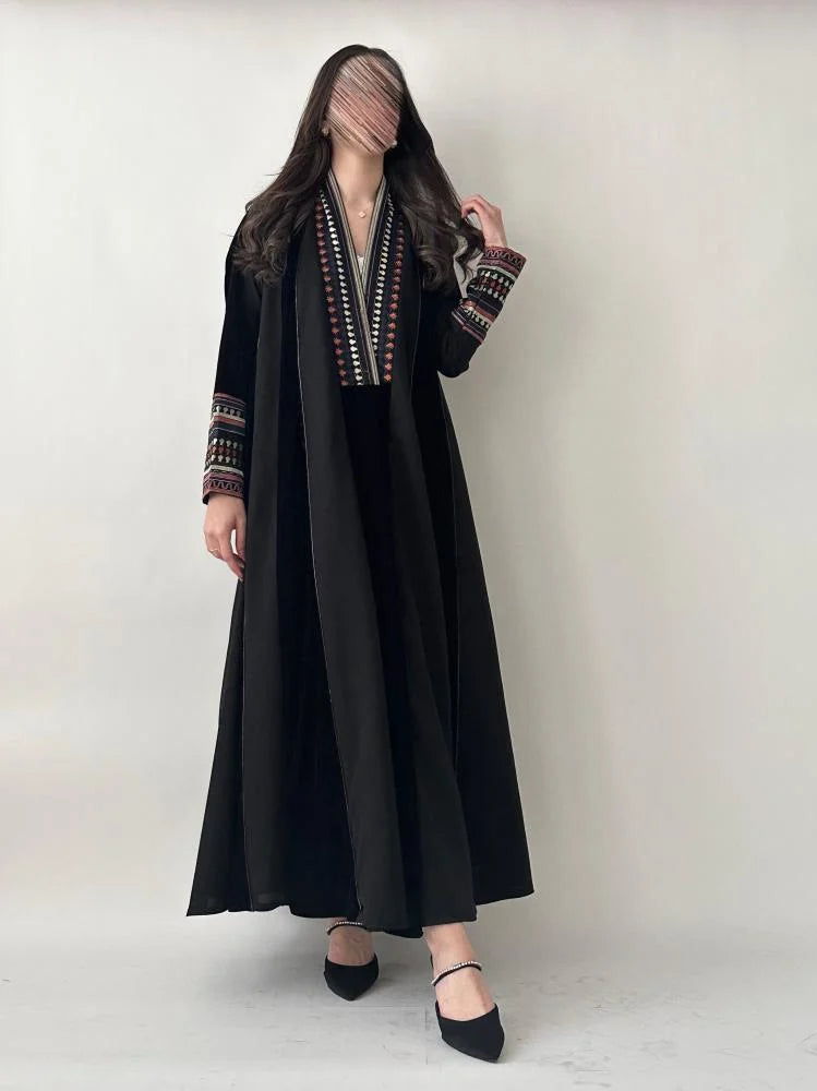 عباية كتان مع مخمل مطرز اسود نص كلوش - 1104