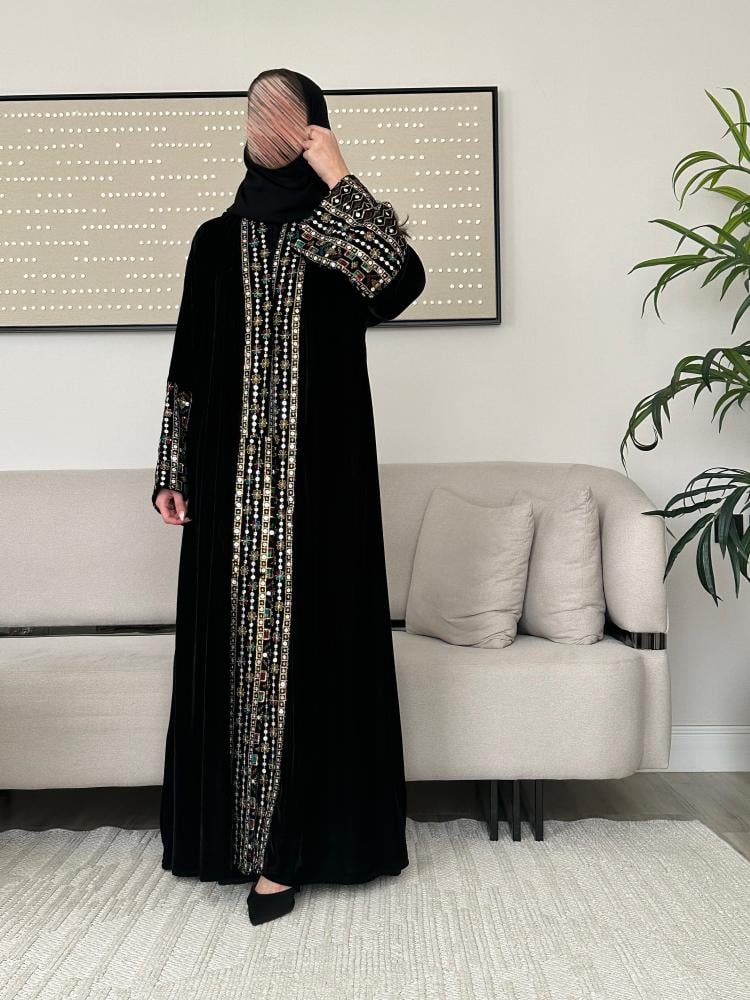 عباية مخمل مع تطريزاسود نص كلوش - 1102