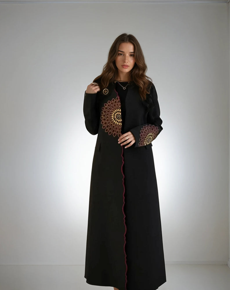 عباية تطريز يدوي واقفة MWT57