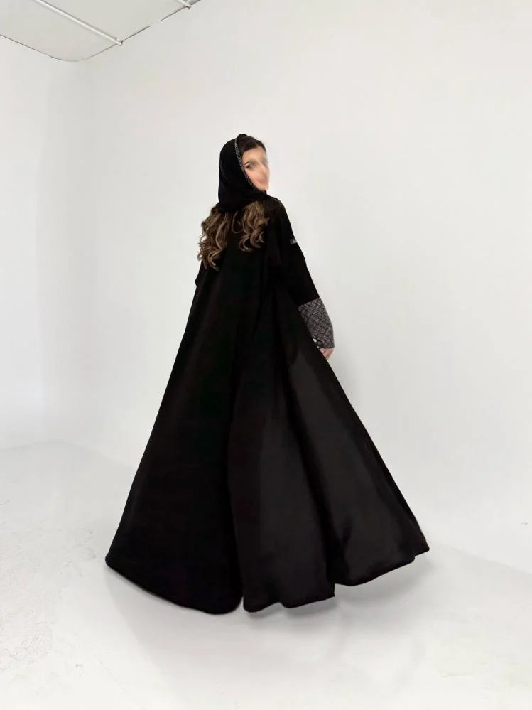 عباية كريب اسود مع اكمام لنن مطرز قصة كلوش