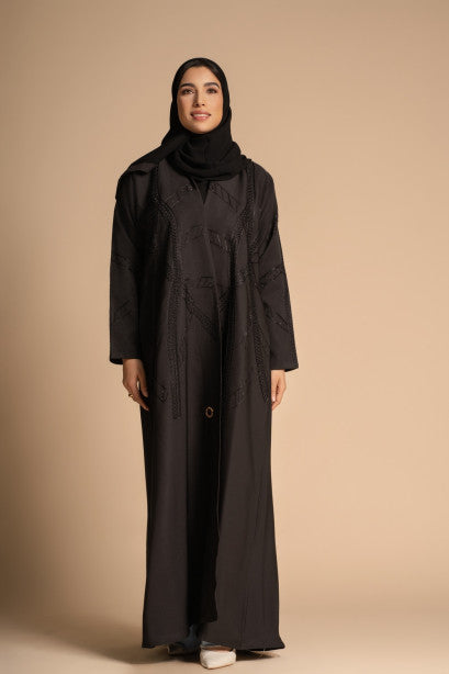 عباية نص كلوش بتطريز أسود