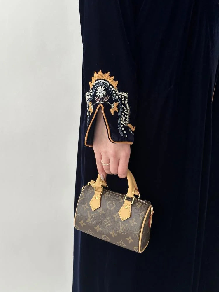 عباية مخمل مع شك يدوي كحلي نص كلوش - 1101