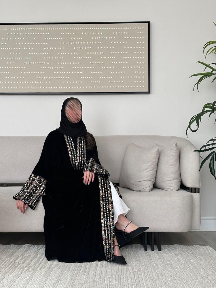 عباية مخمل مع تطريزاسود نص كلوش - 1102